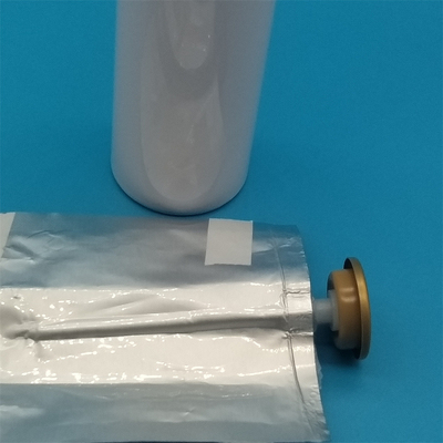 Kantong Wanita yang Ramah Perjalanan yang Kompak untuk Sampo Kering On-the-Go dengan Nozzle Semprot 360 °